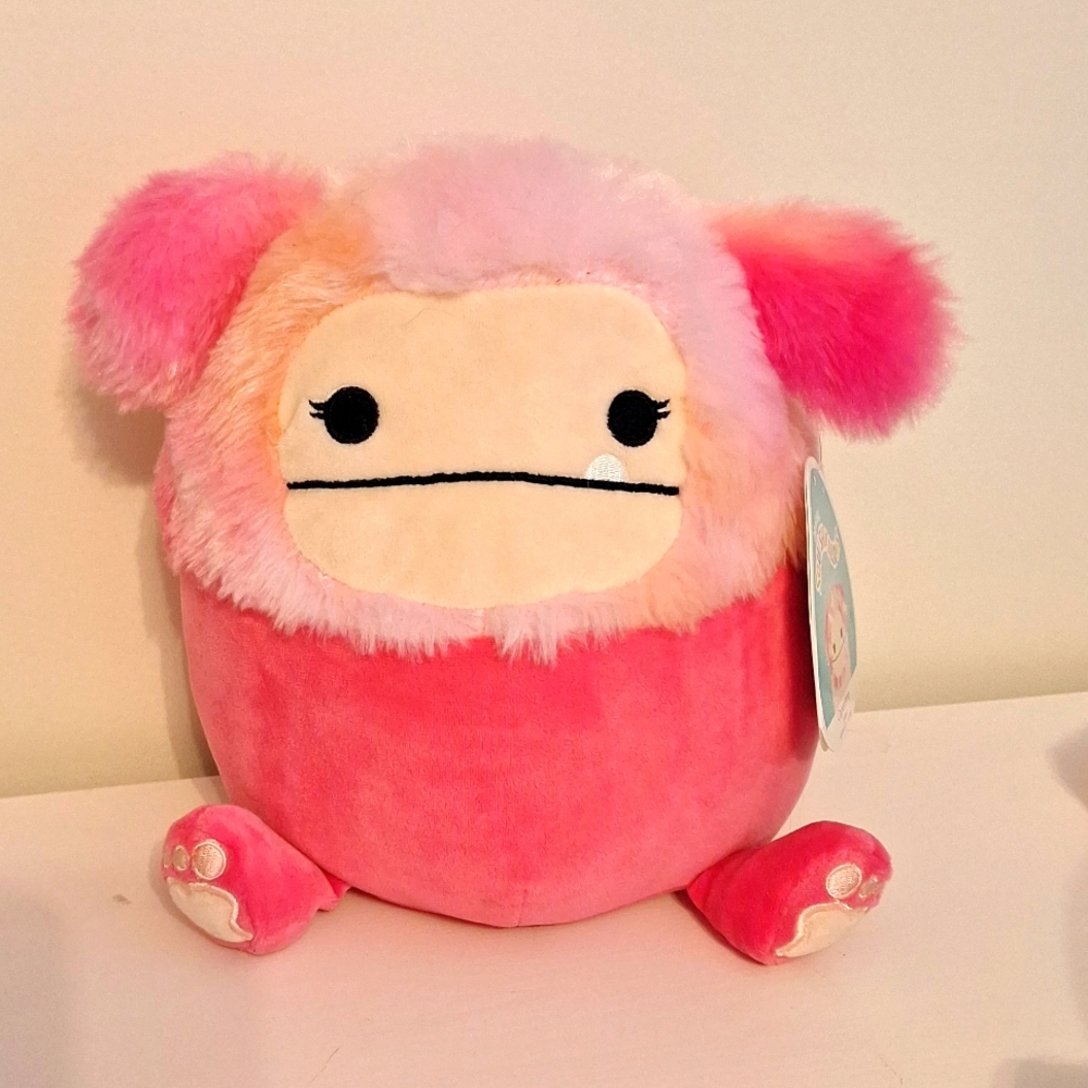 Caparinne bigfoot 8" squishmallow